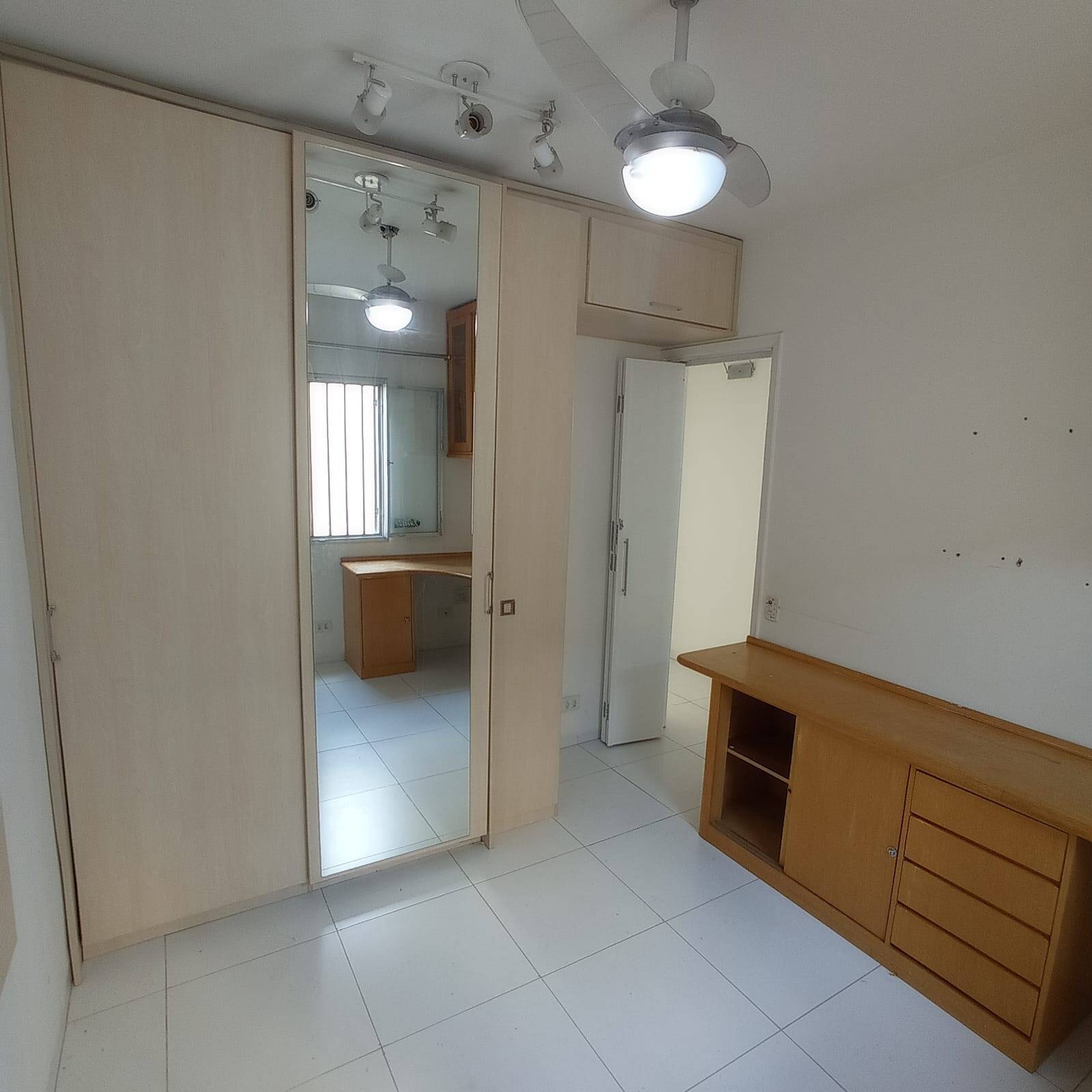 Apartamento à venda com 3 quartos, 100m² - Foto 4