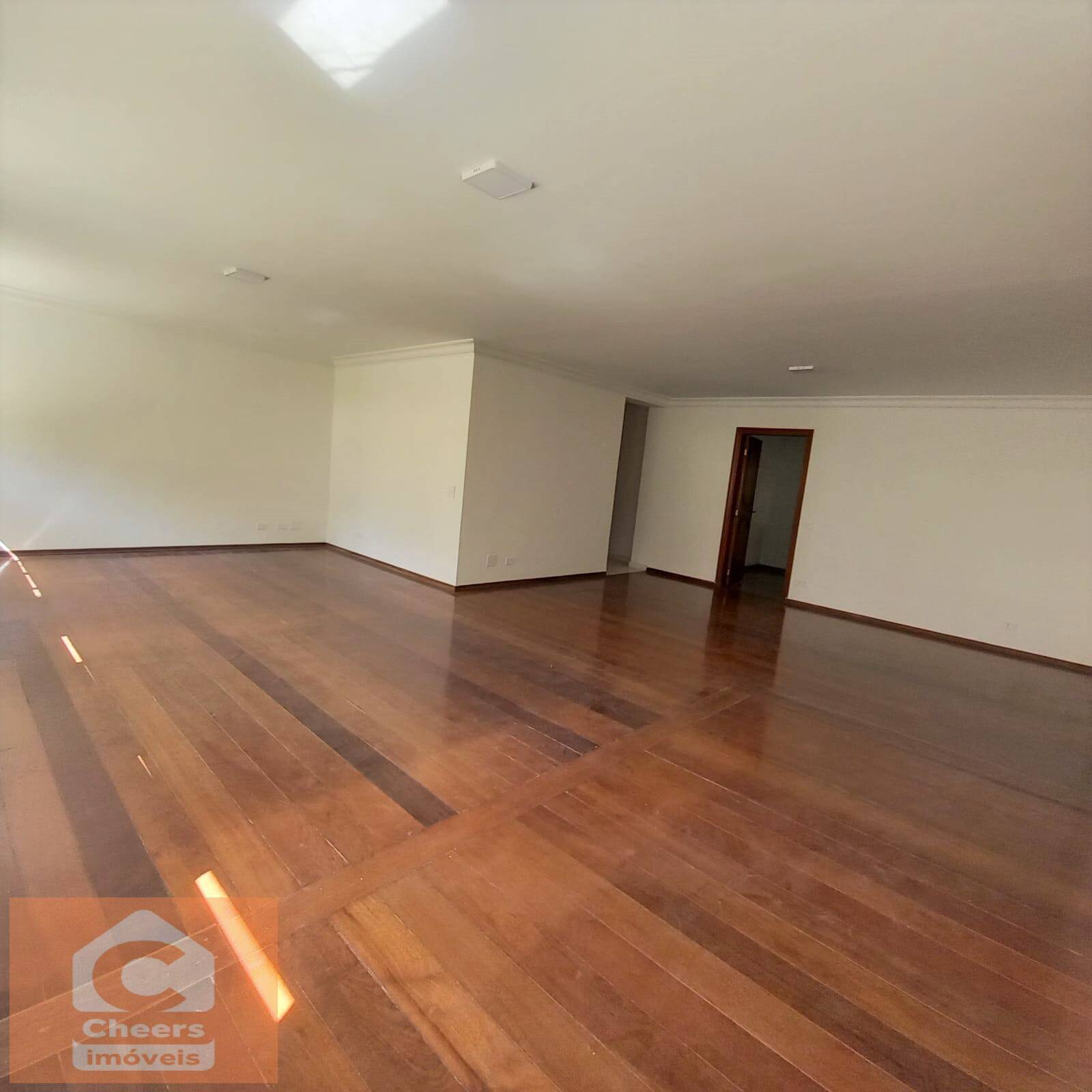 Apartamento para alugar com 3 quartos, 175m² - Foto 1