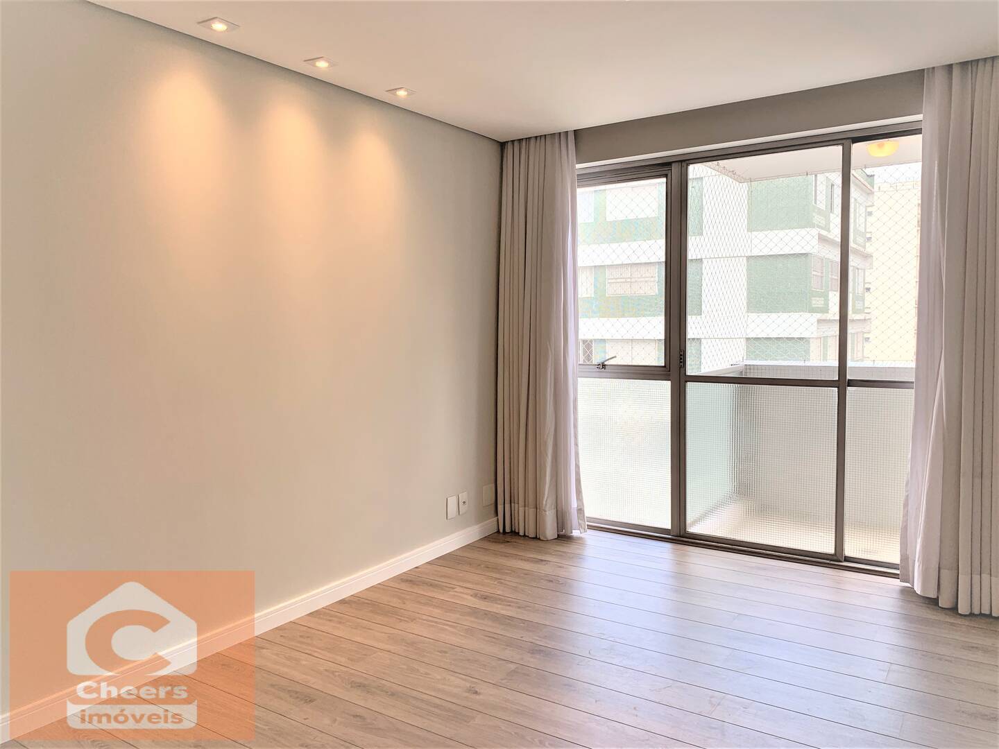 Apartamento à venda com 3 quartos, 95m² - Foto 2