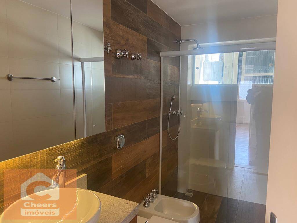 Apartamento para alugar com 3 quartos, 180m² - Foto 6