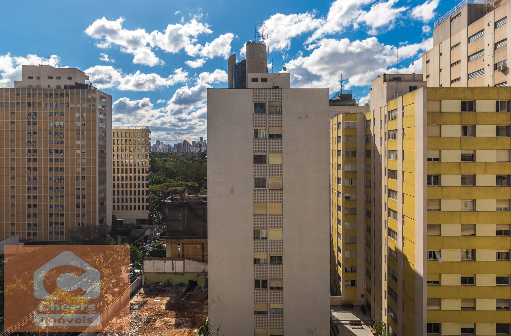 Apartamento à venda com 3 quartos, 130m² - Foto 1