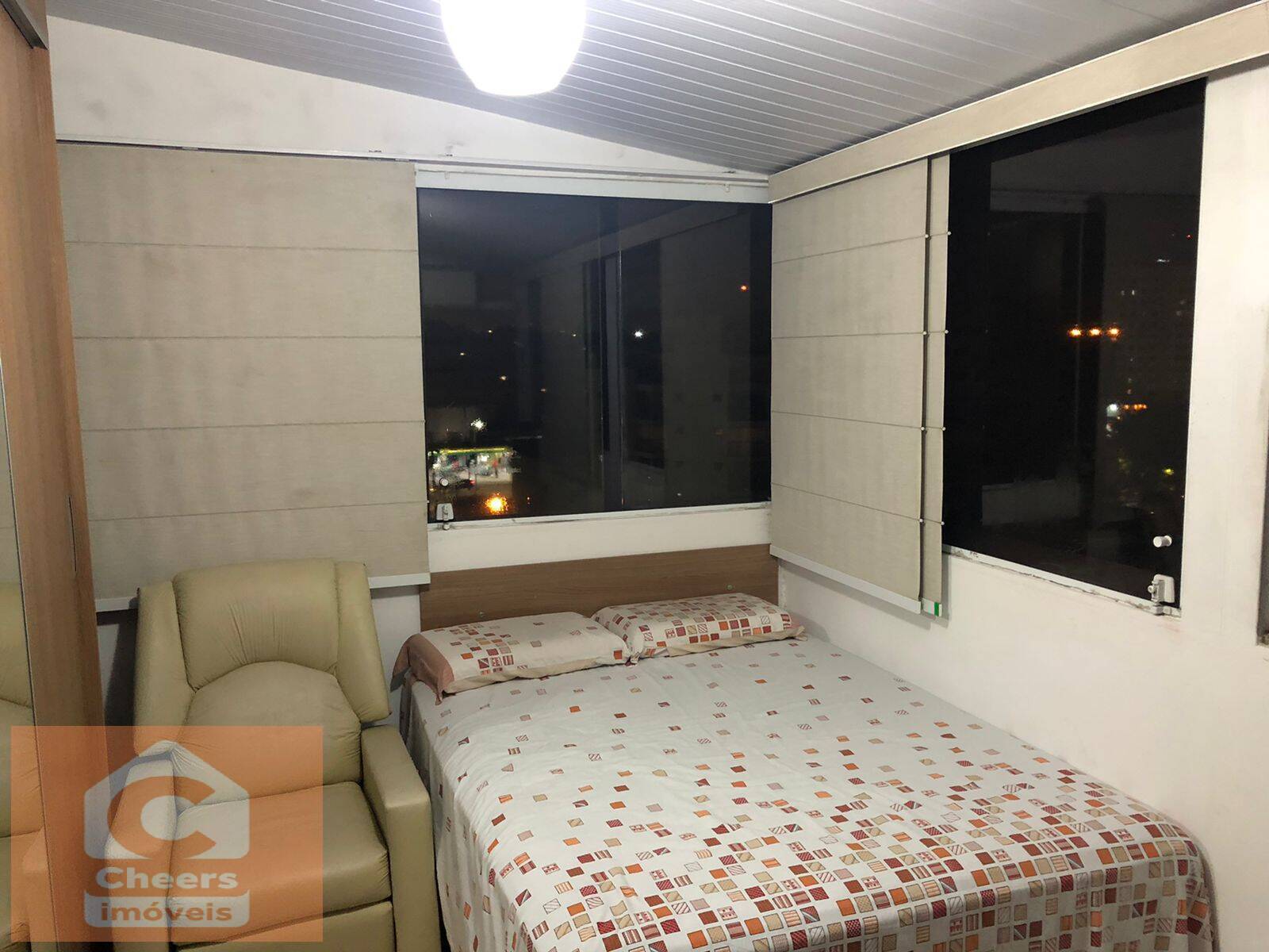 Apartamento à venda com 2 quartos, 75m² - Foto 8