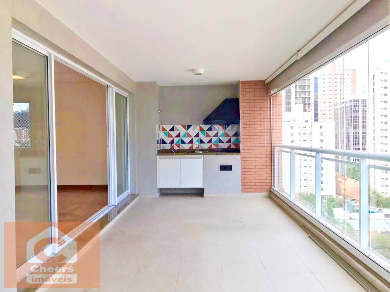 Apartamento para alugar com 4 quartos, 200m² - Foto 2