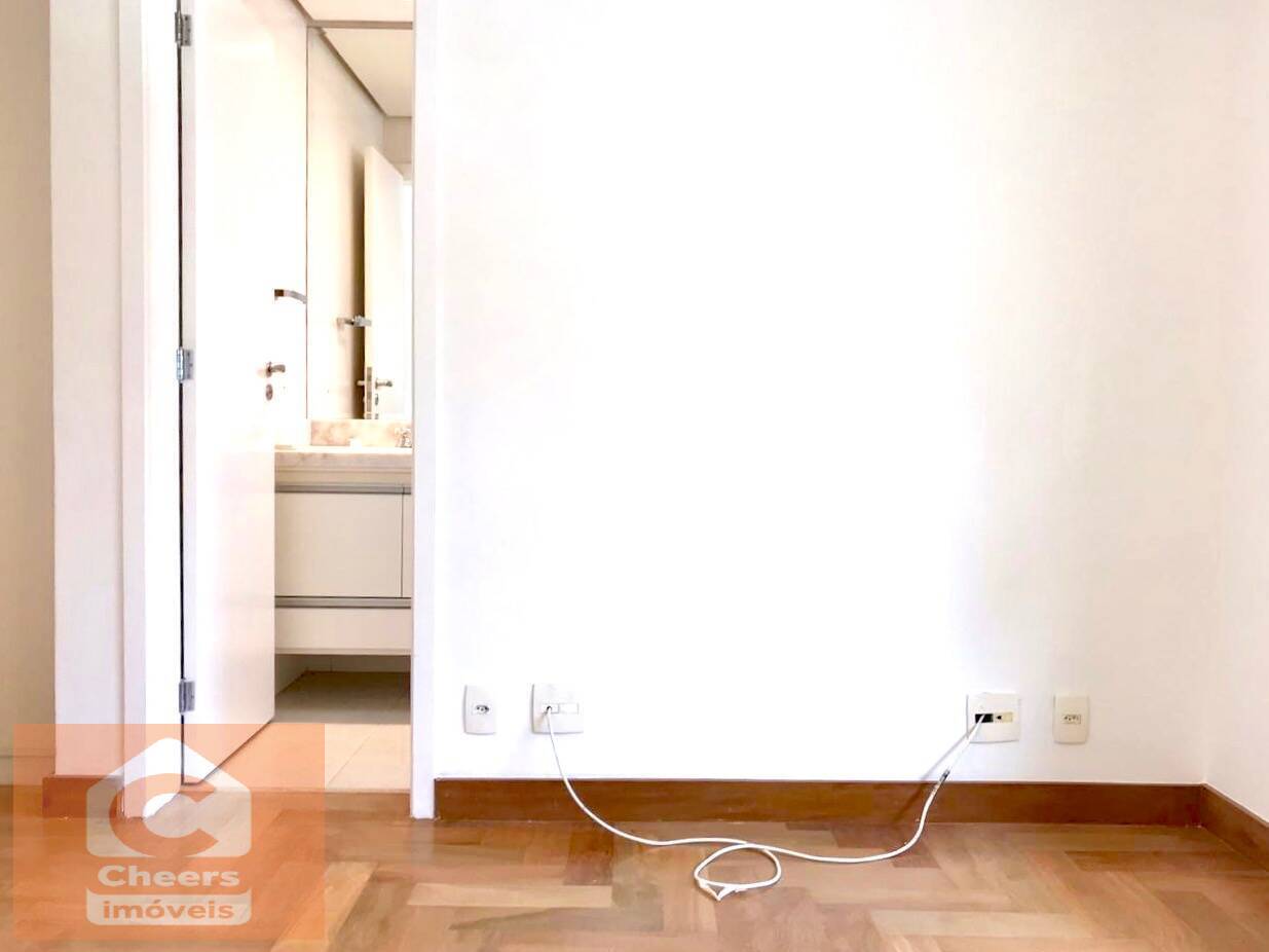 Apartamento para alugar com 4 quartos, 200m² - Foto 14