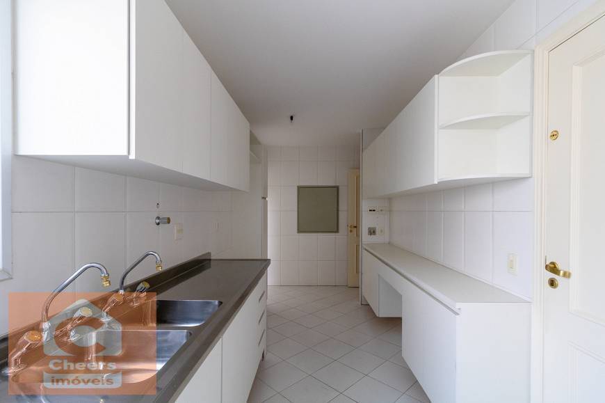 Apartamento à venda com 4 quartos, 215m² - Foto 23