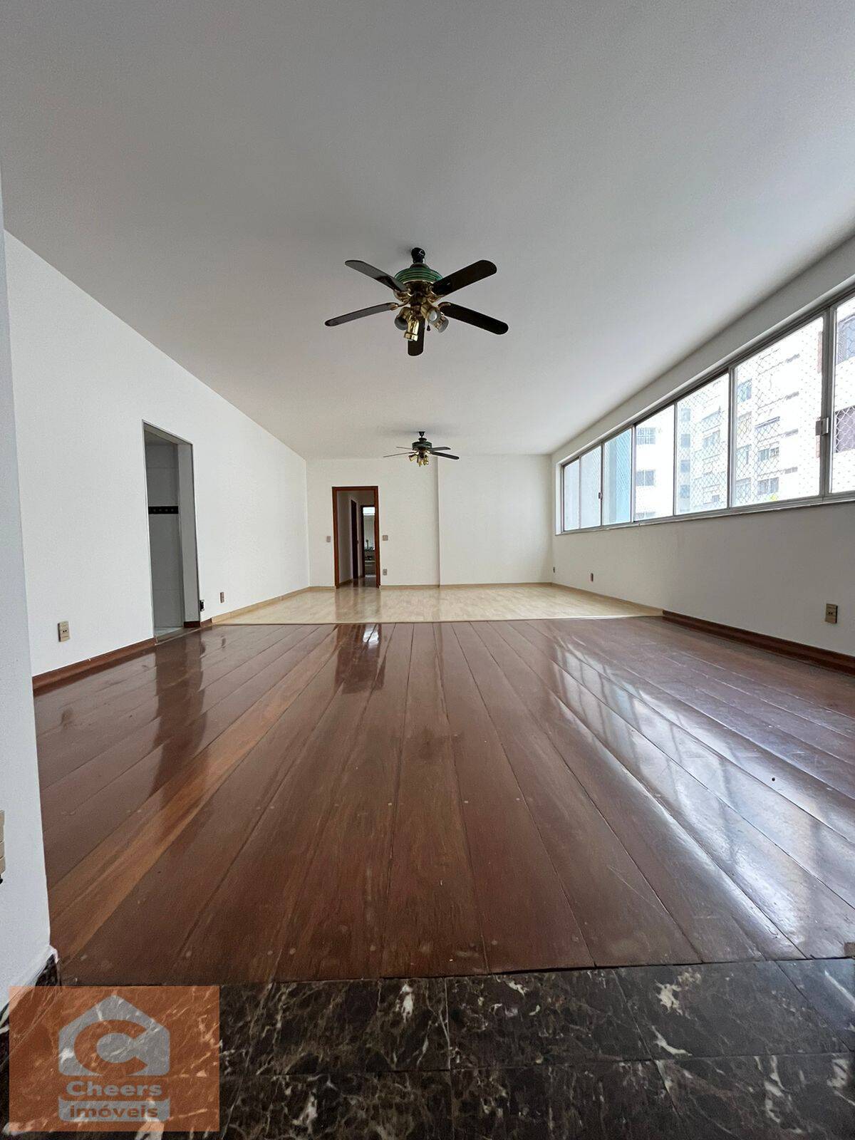 Apartamento à venda com 3 quartos, 200m² - Foto 4