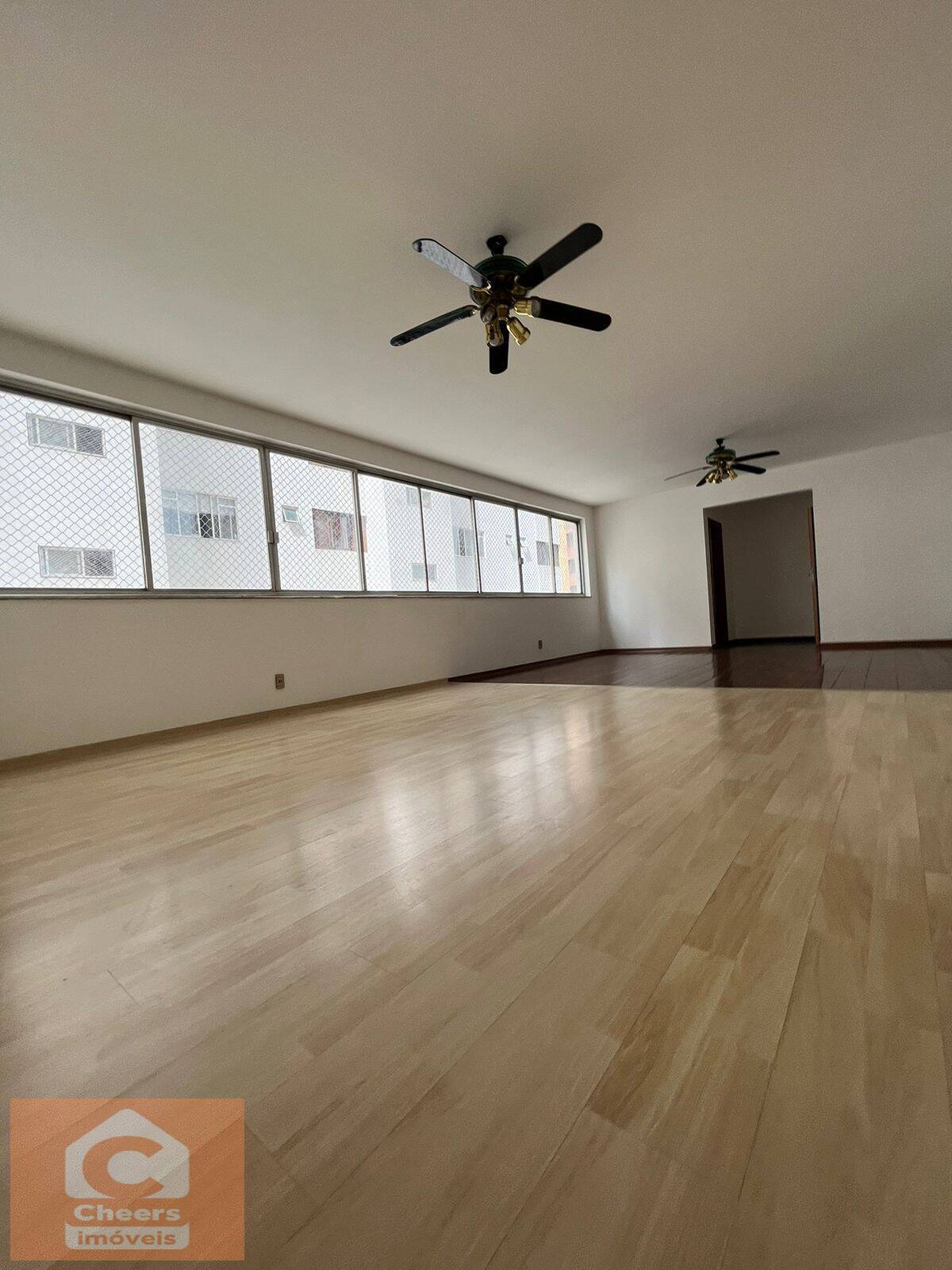 Apartamento à venda com 3 quartos, 200m² - Foto 3