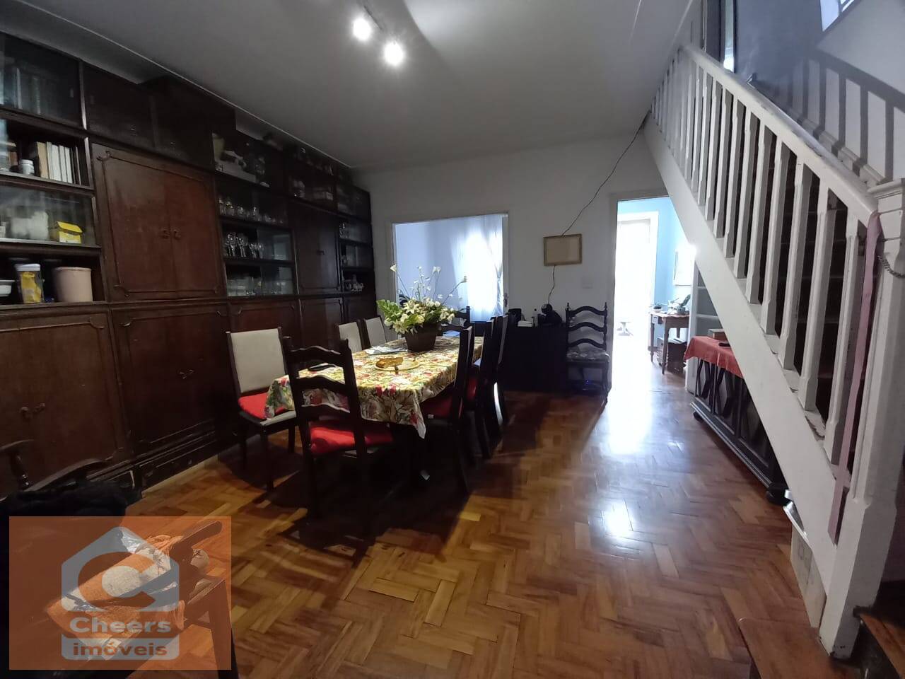 Casa à venda com 4 quartos, 200m² - Foto 1