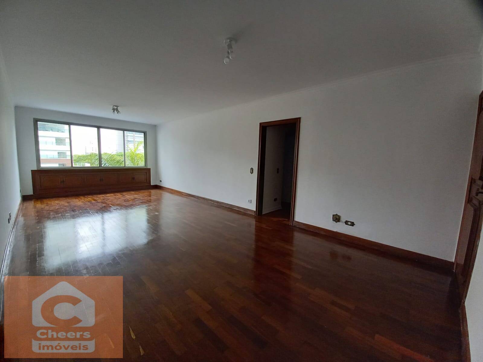 Apartamento à venda com 3 quartos, 140m² - Foto 2