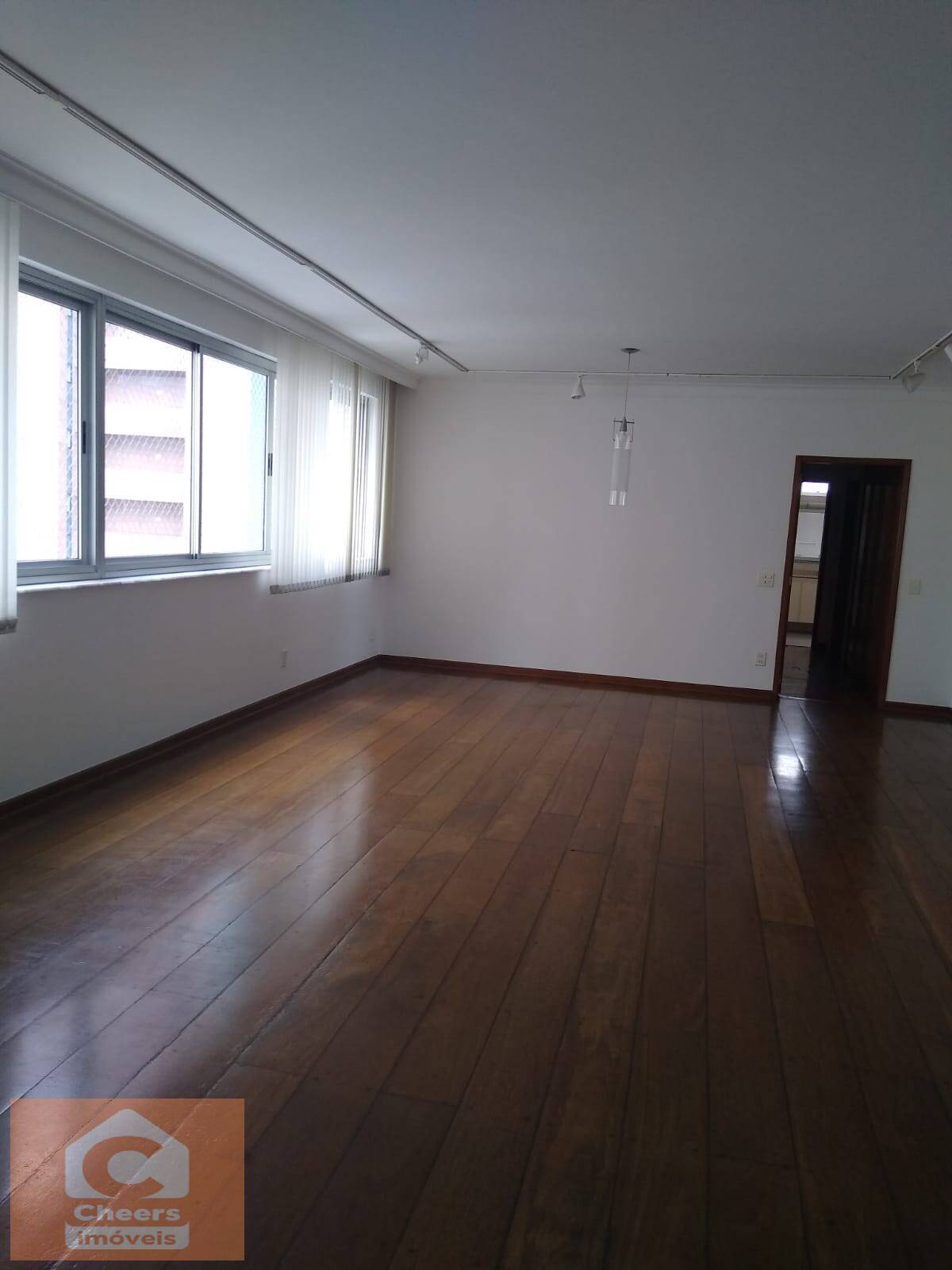 Apartamento para alugar com 3 quartos, 195m² - Foto 2