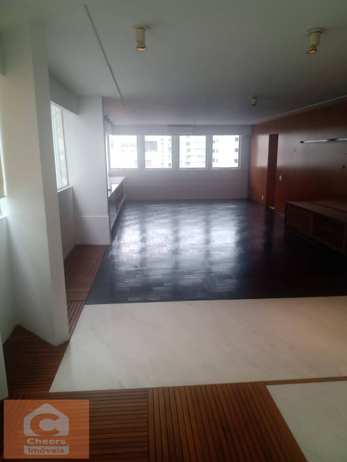 Apartamento à venda com 3 quartos, 190m² - Foto 1