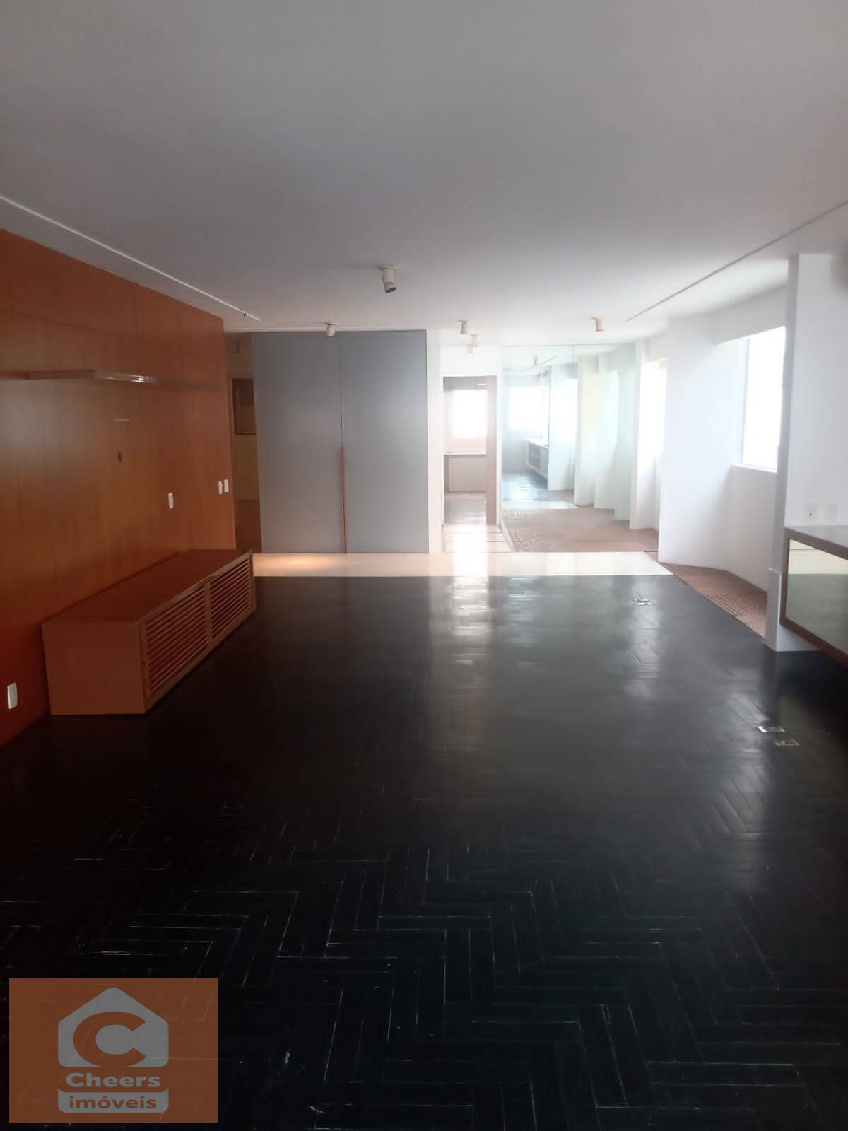 Apartamento à venda com 3 quartos, 190m² - Foto 2