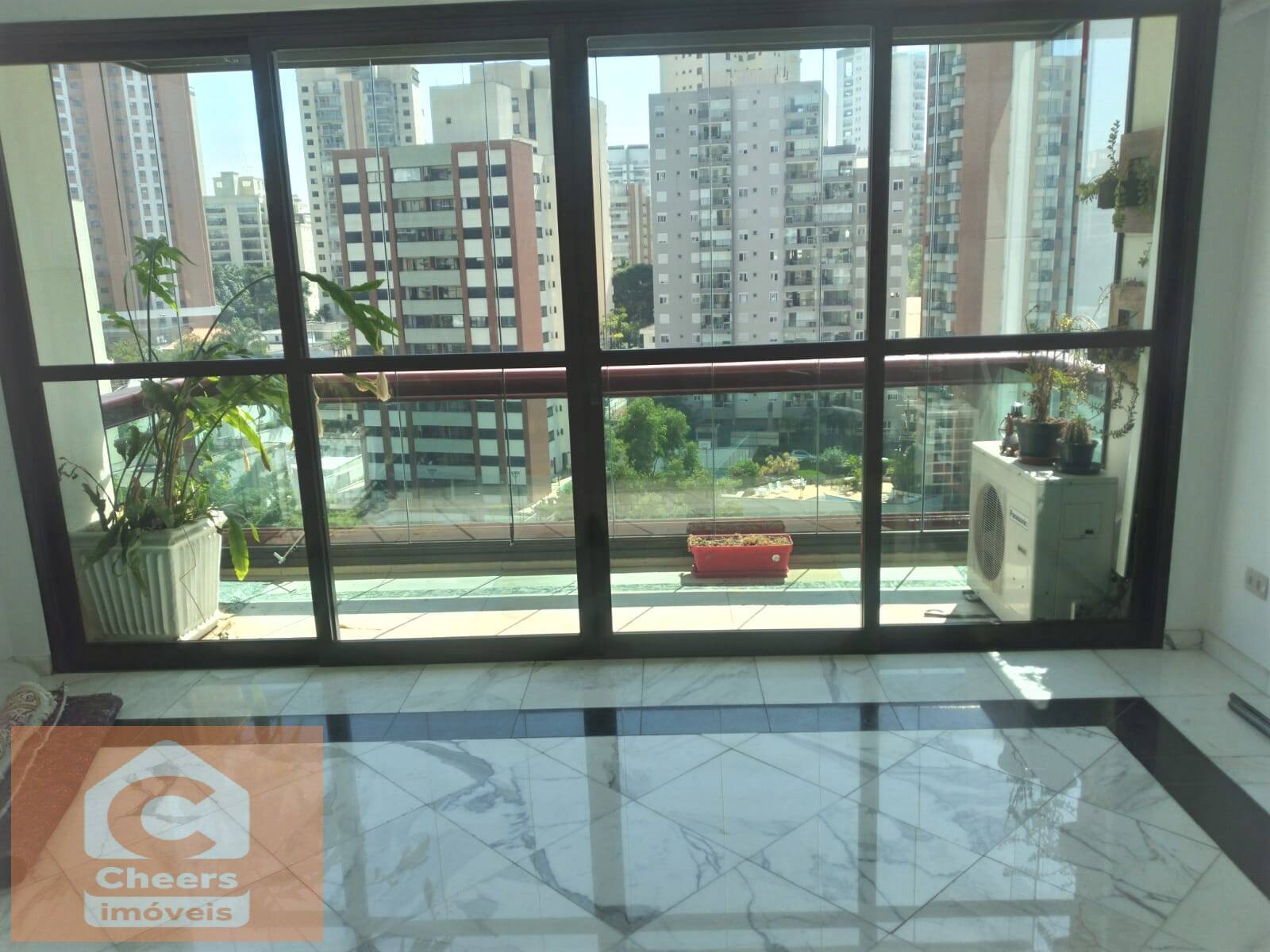 Apartamento à venda com 4 quartos, 225m² - Foto 1