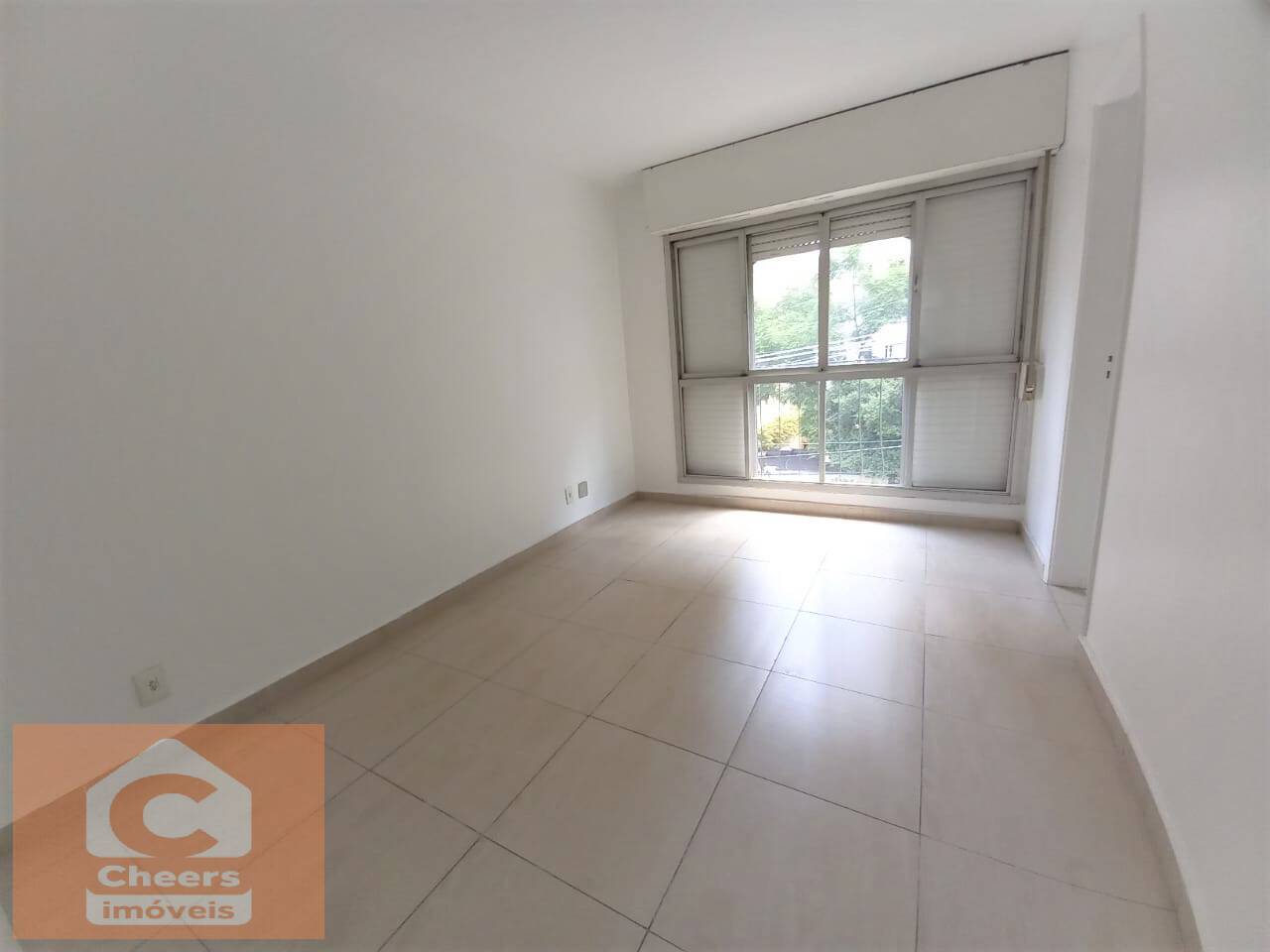 Apartamento para alugar com 3 quartos, 150m² - Foto 2