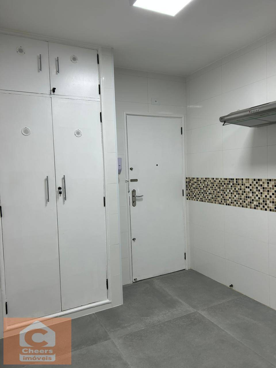 Apartamento para alugar com 2 quartos, 101m² - Foto 13