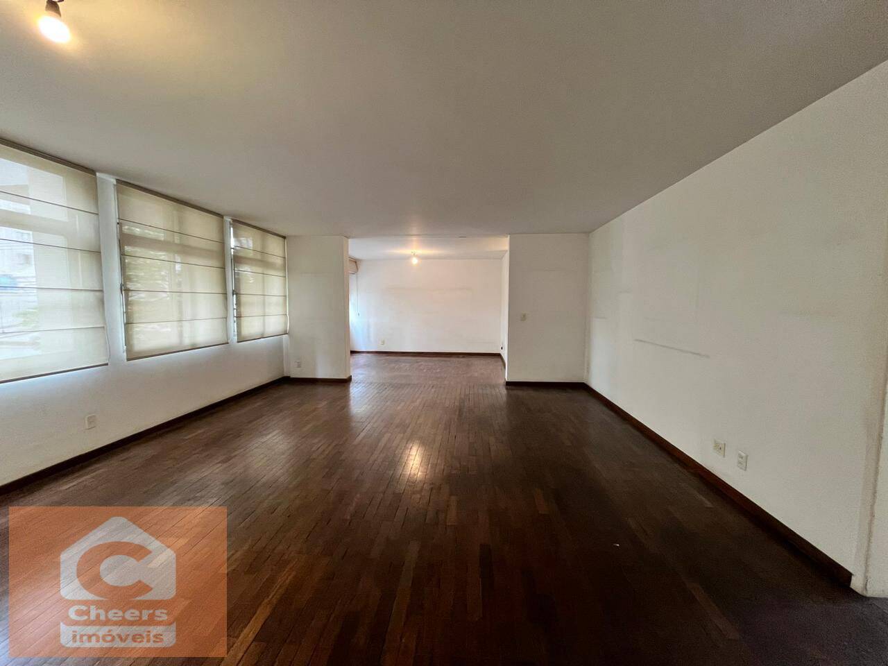 Apartamento à venda com 3 quartos, 146m² - Foto 2