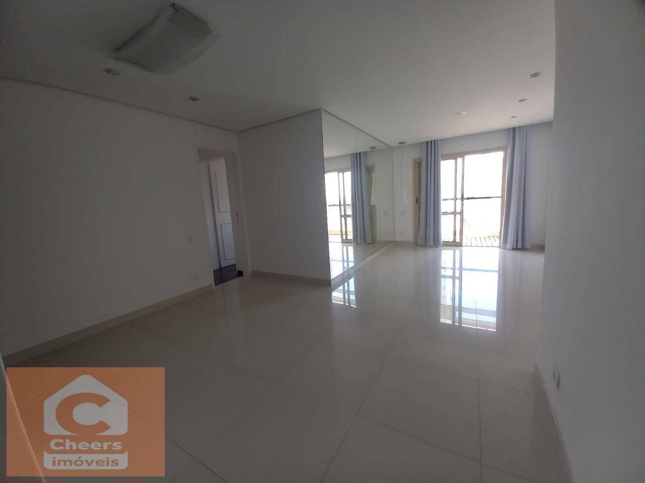 Apartamento para alugar com 3 quartos, 98m² - Foto 2