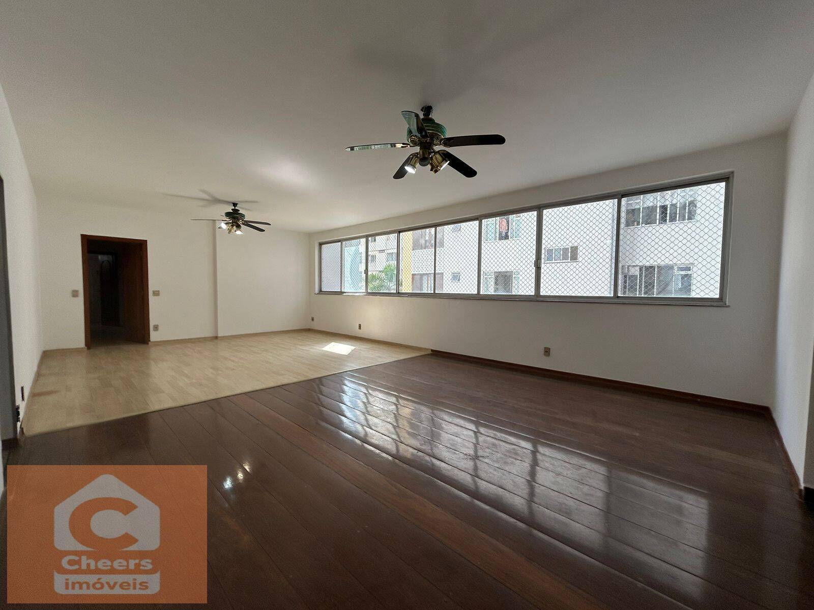 Apartamento à venda com 3 quartos, 200m² - Foto 2