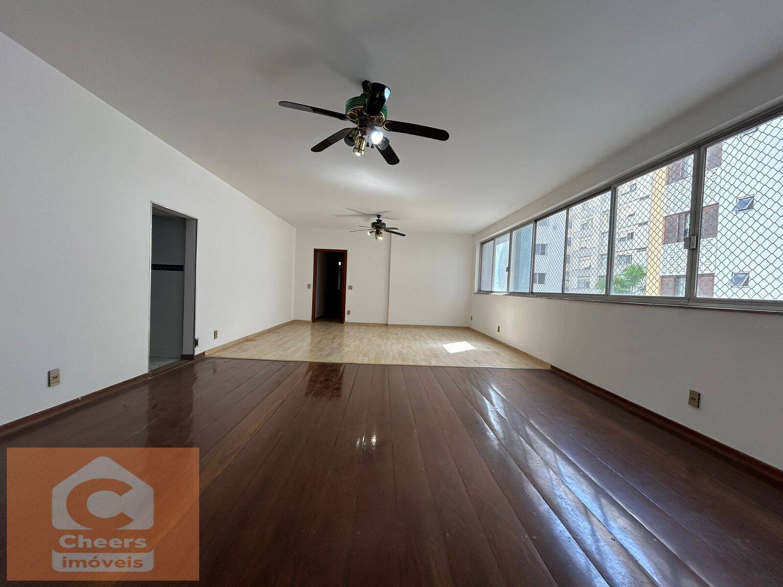 Apartamento à venda com 3 quartos, 200m² - Foto 4