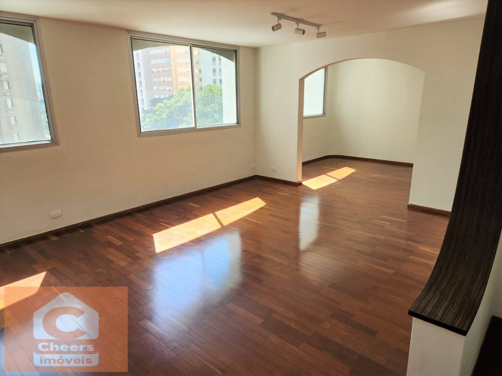 Apartamento para alugar com 4 quartos, 165m² - Foto 1