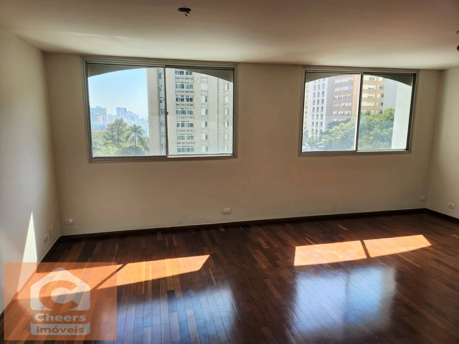 Apartamento para alugar com 4 quartos, 165m² - Foto 2