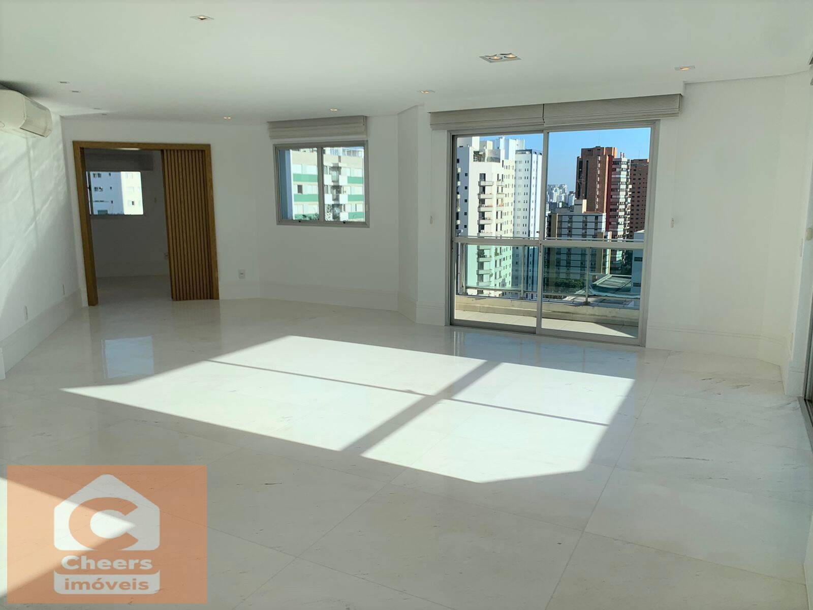 Apartamento à venda e aluguel com 3 quartos, 210m² - Foto 1