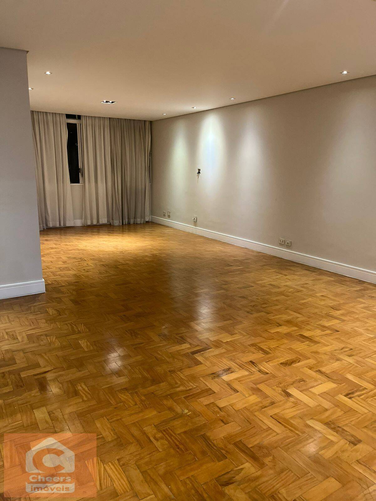 Apartamento para alugar com 3 quartos, 170m² - Foto 1