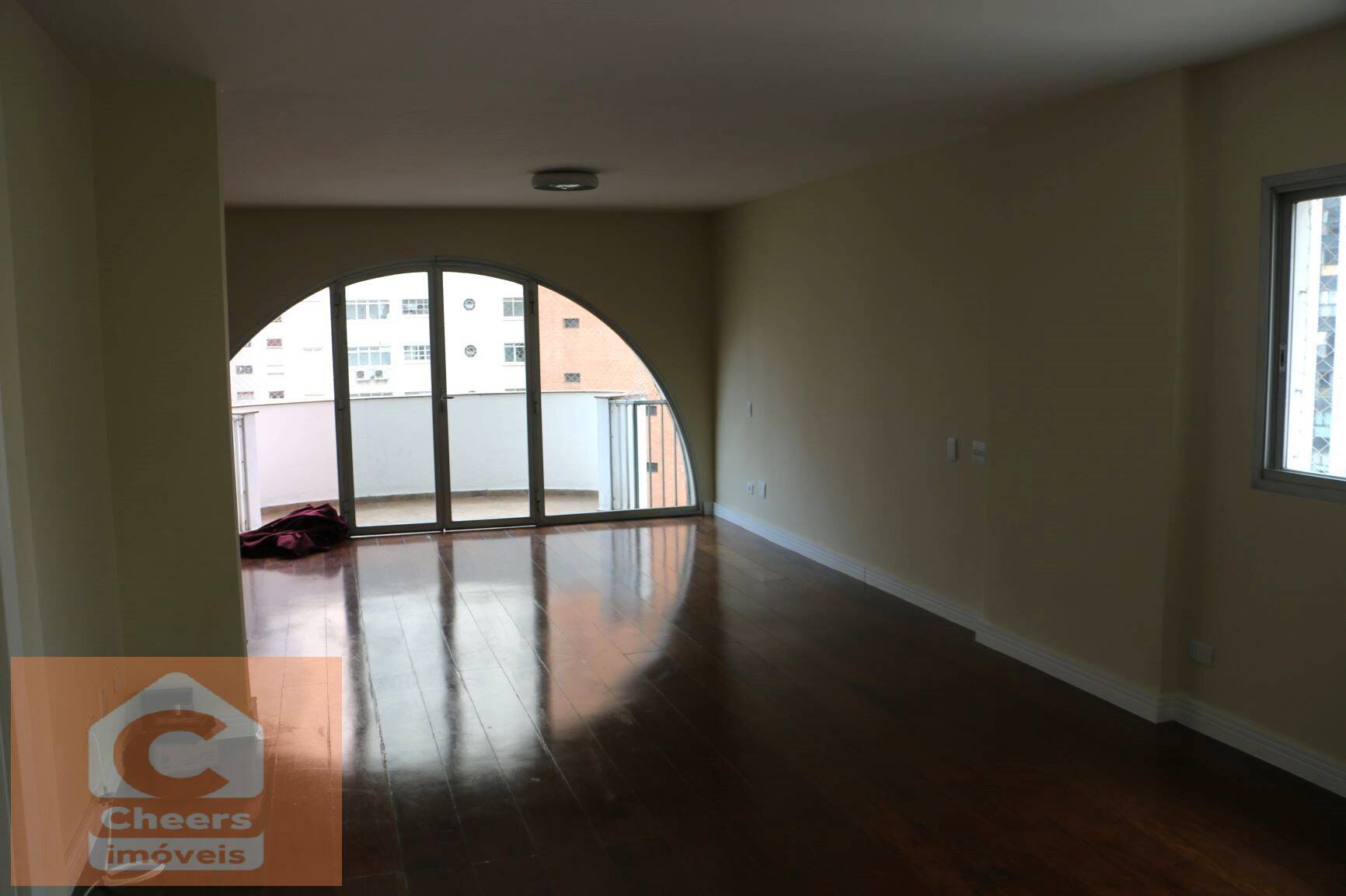 Apartamento à venda com 4 quartos, 241m² - Foto 1