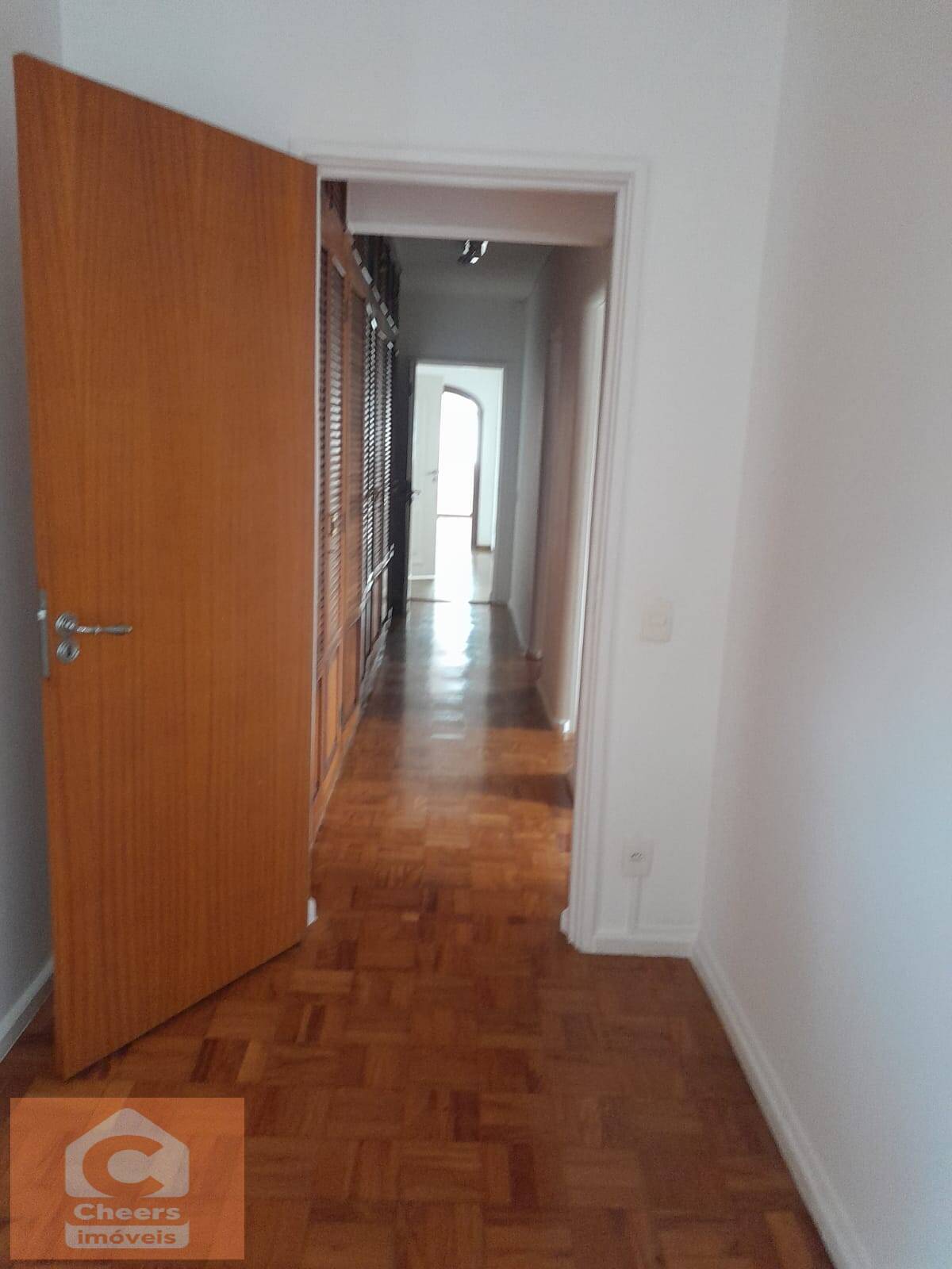 Apartamento para alugar com 3 quartos, 251m² - Foto 4