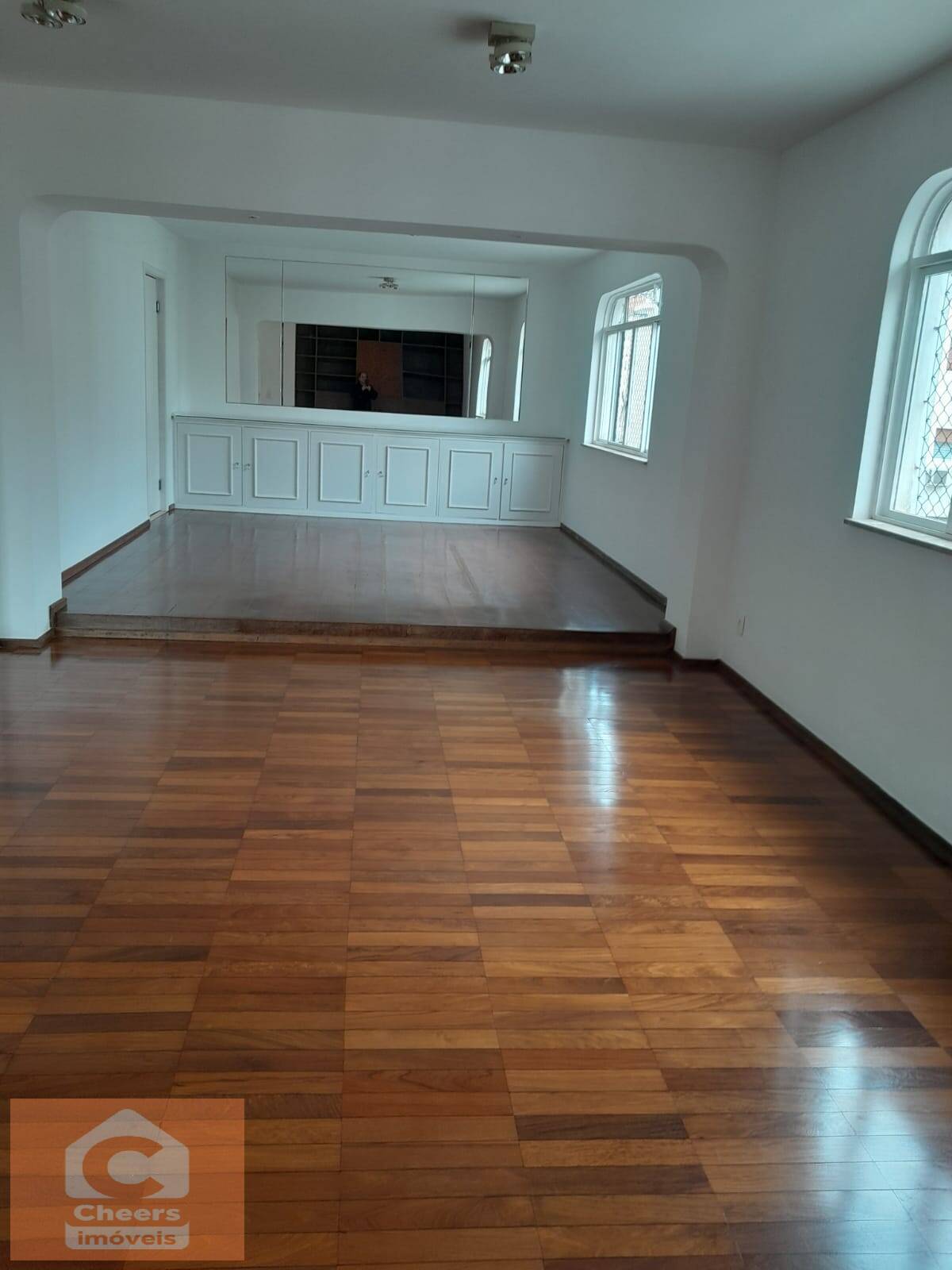 Apartamento para alugar com 3 quartos, 251m² - Foto 2