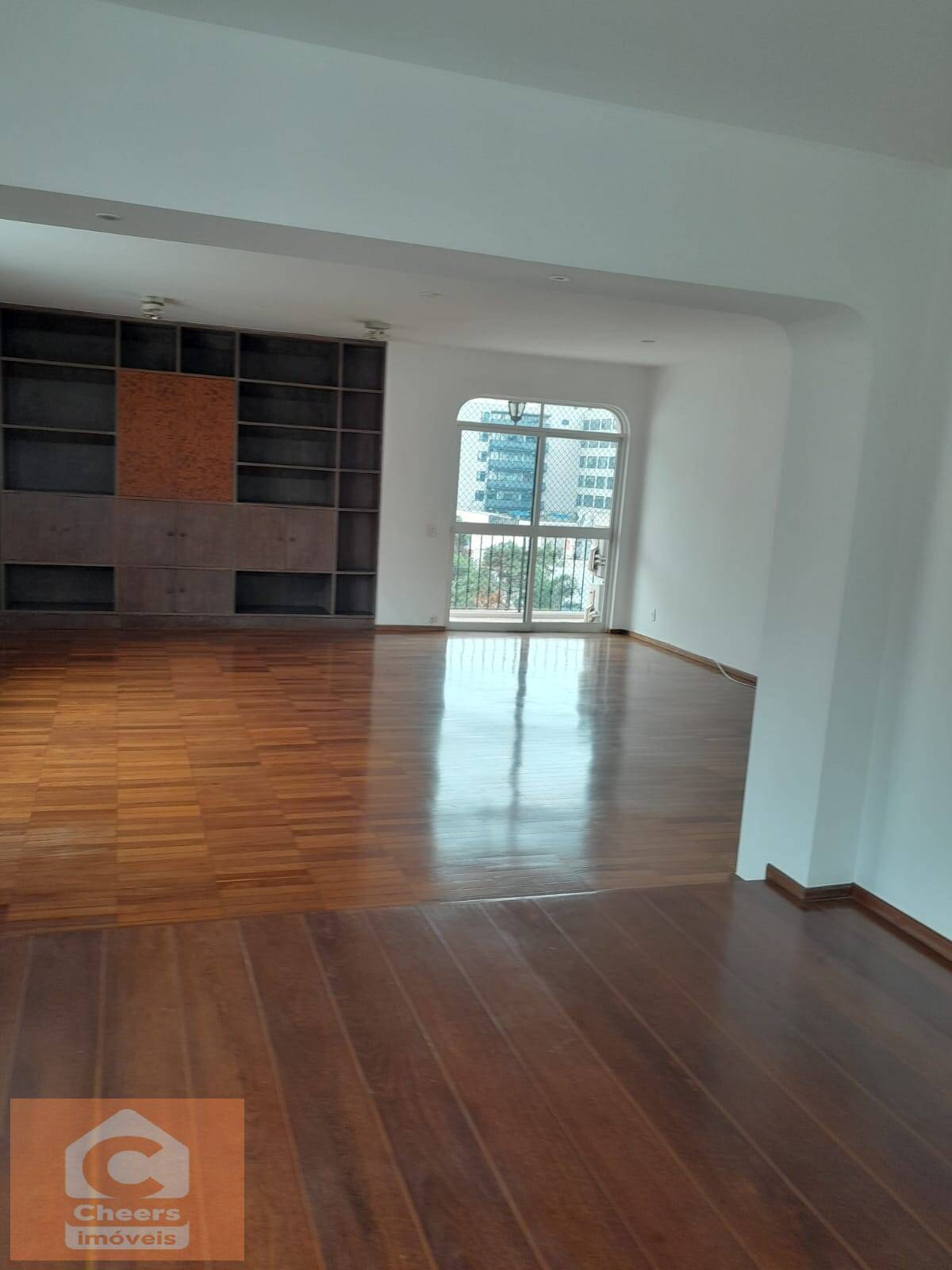 Apartamento para alugar com 3 quartos, 251m² - Foto 1