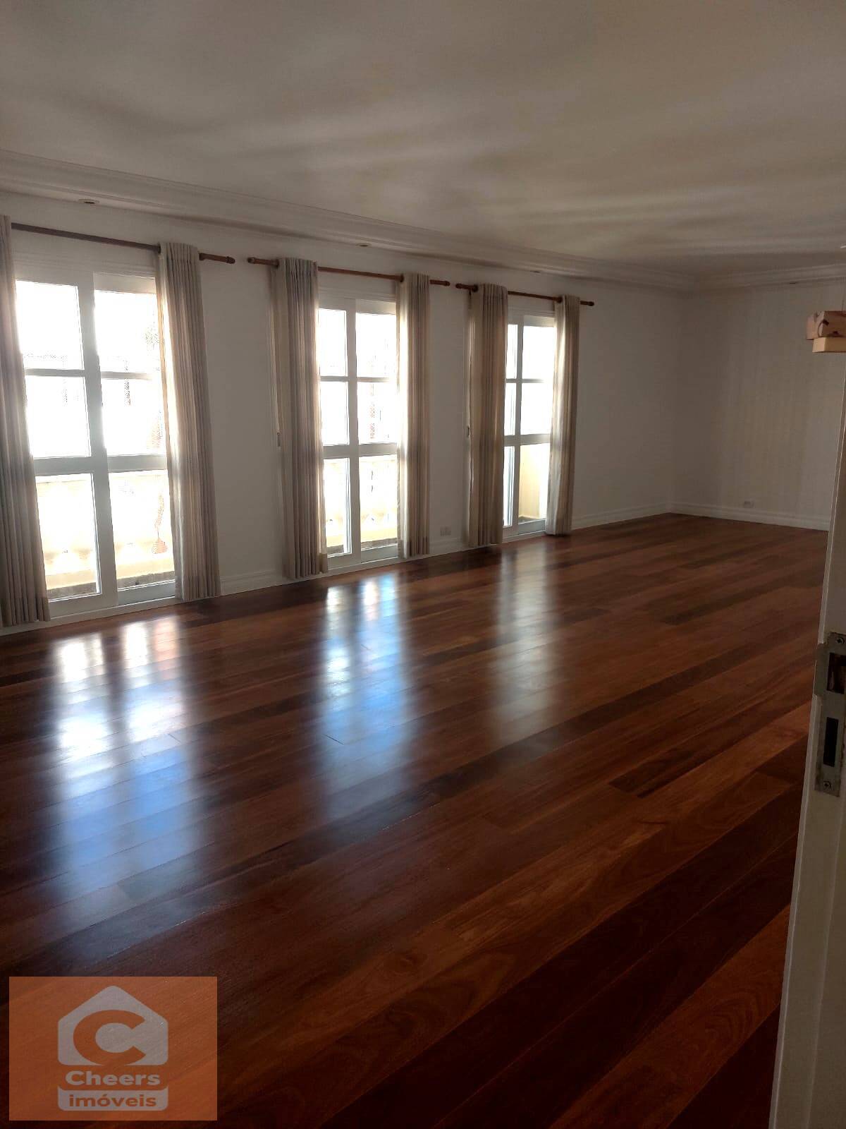 Apartamento para alugar com 4 quartos, 166m² - Foto 2