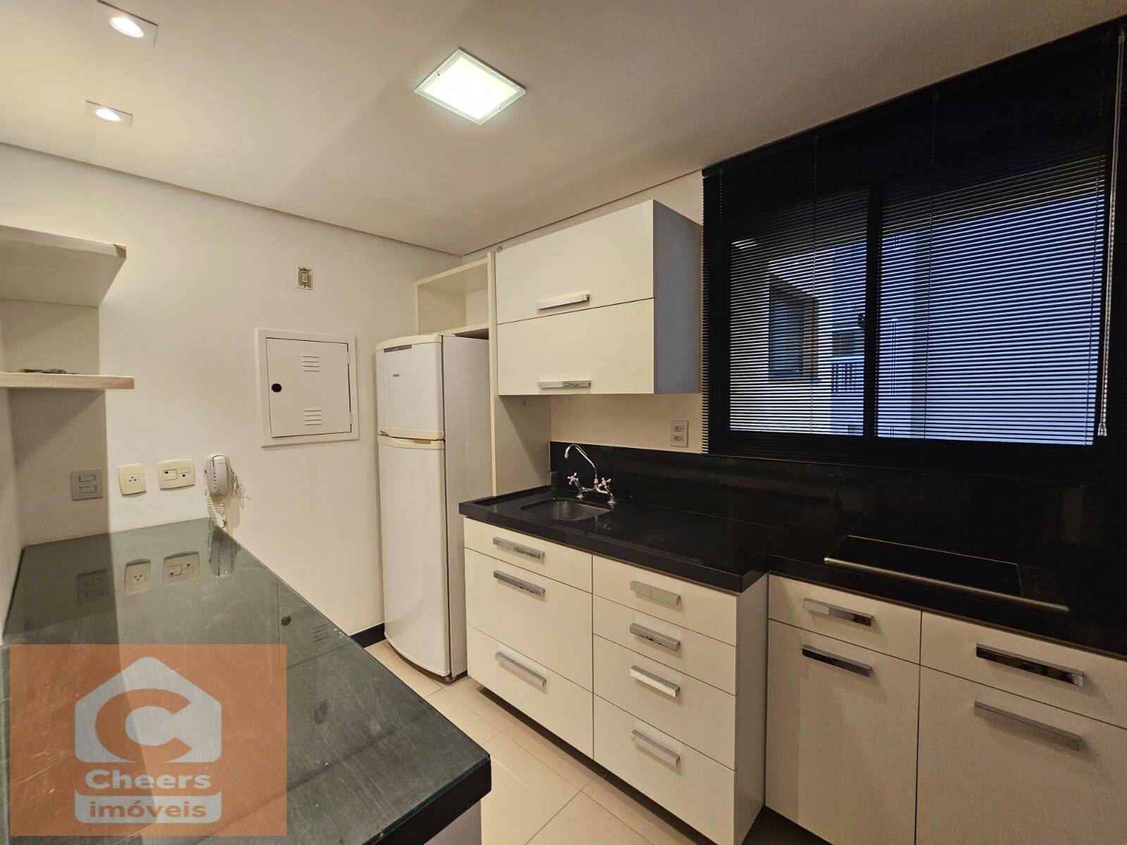 Apartamento para alugar com 2 quartos, 136m² - Foto 13