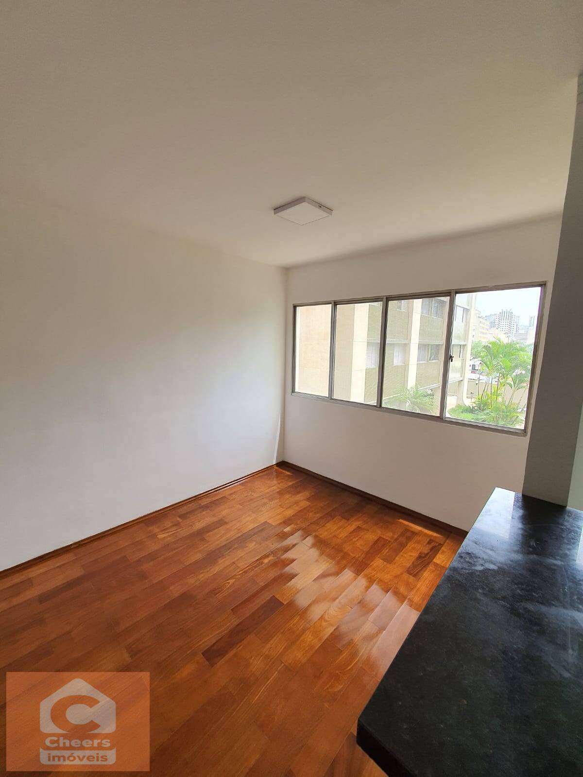 Apartamento à venda com 1 quarto, 37m² - Foto 2