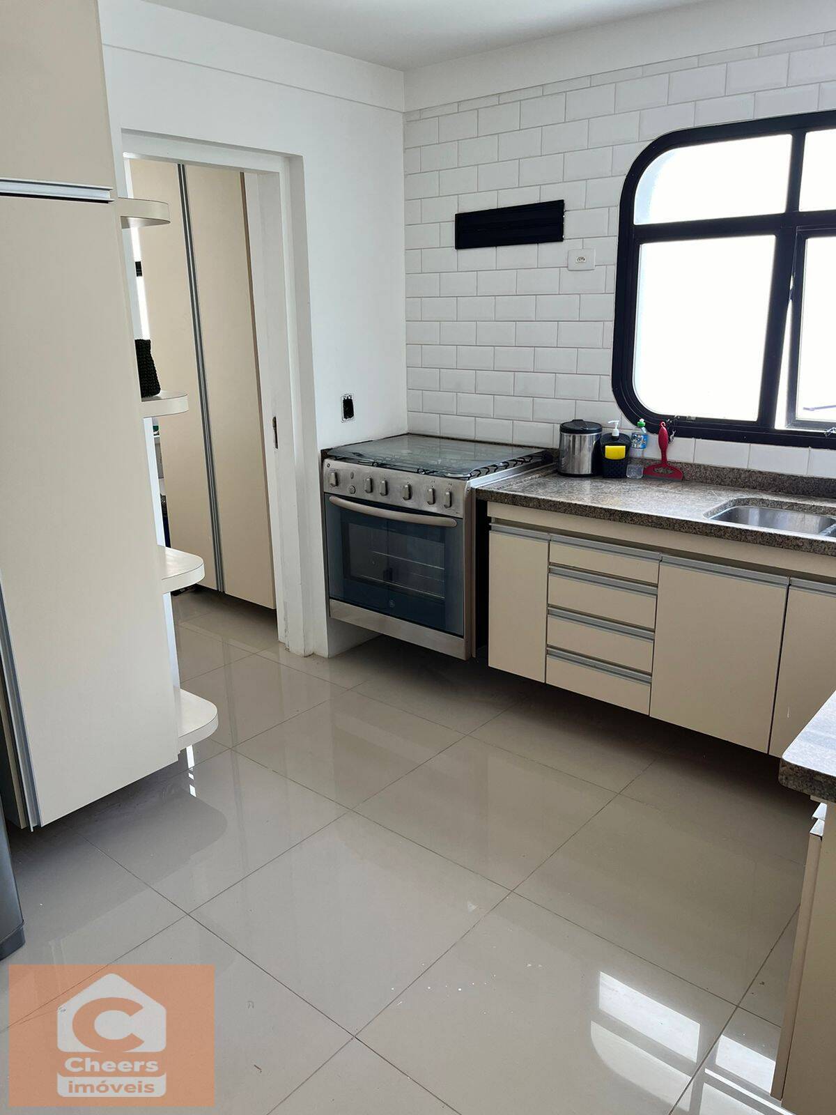 Apartamento para alugar com 3 quartos, 185m² - Foto 32