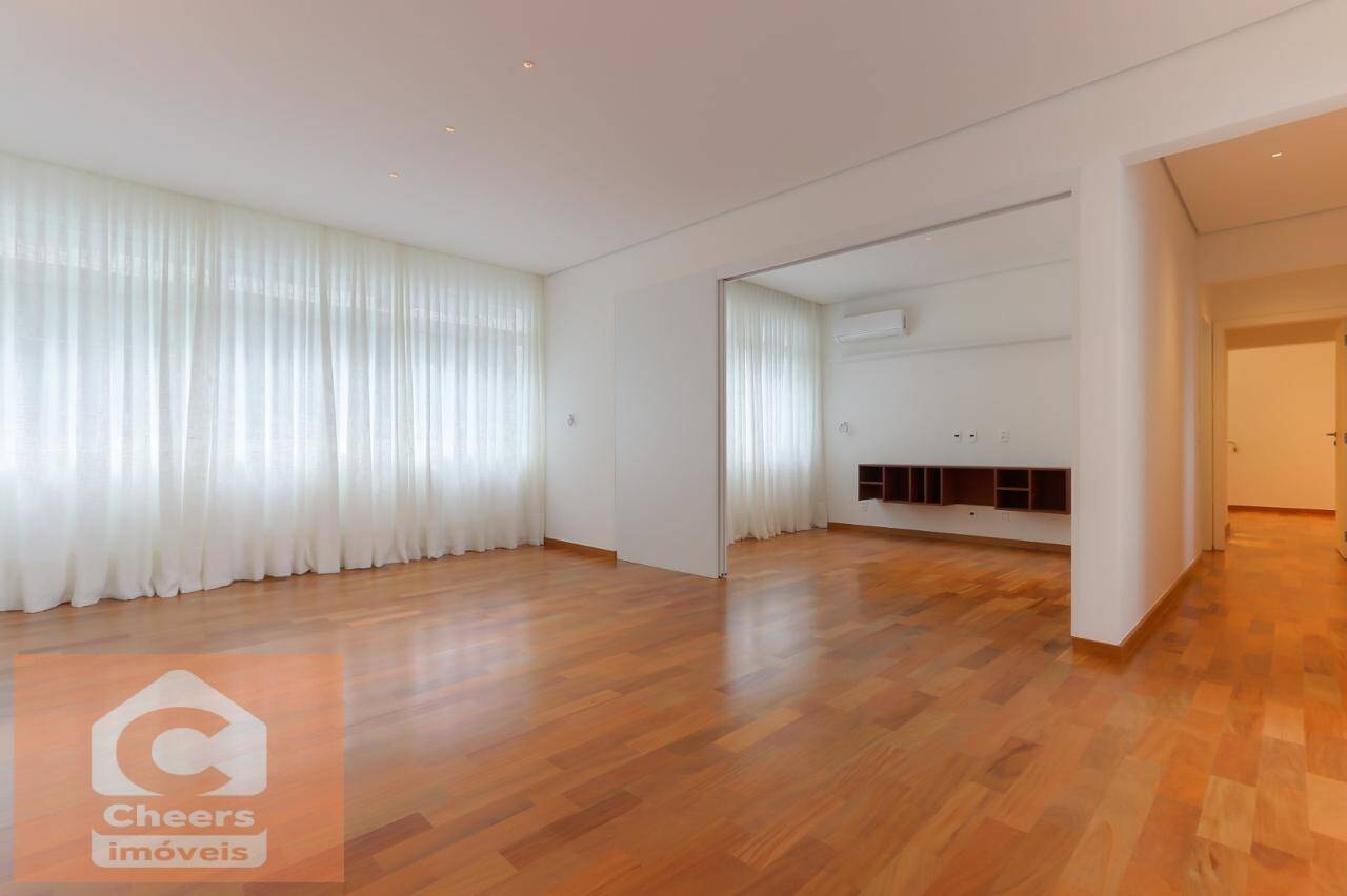 Apartamento para alugar com 3 quartos, 137m² - Foto 1