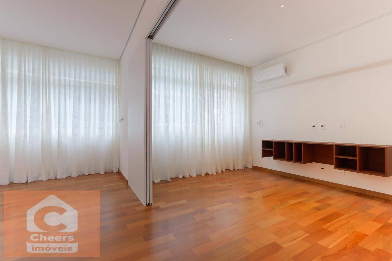 Apartamento para alugar com 3 quartos, 137m² - Foto 5