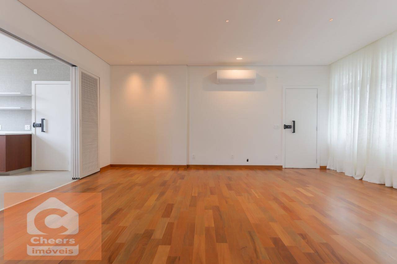 Apartamento para alugar com 3 quartos, 137m² - Foto 3