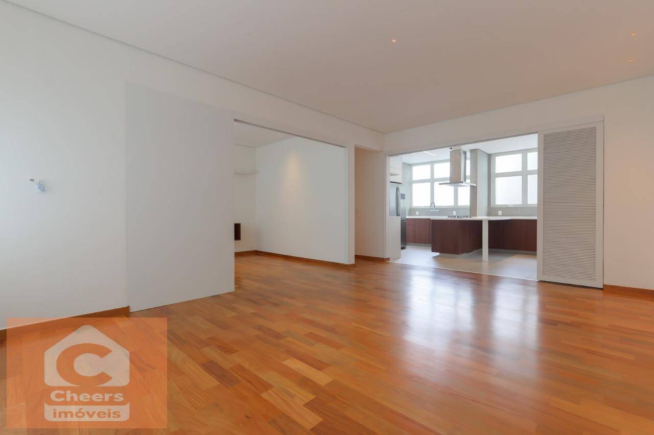 Apartamento para alugar com 3 quartos, 137m² - Foto 2