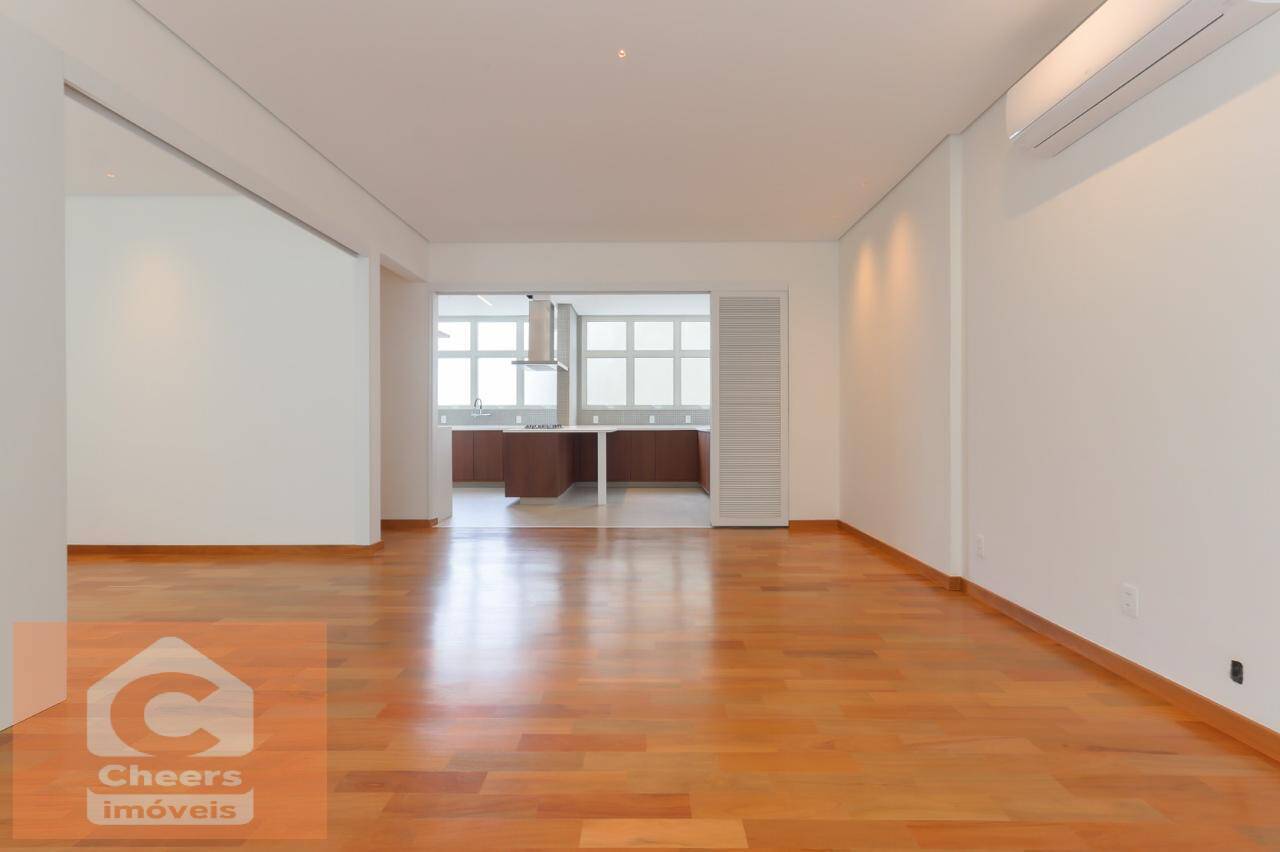 Apartamento para alugar com 3 quartos, 137m² - Foto 8