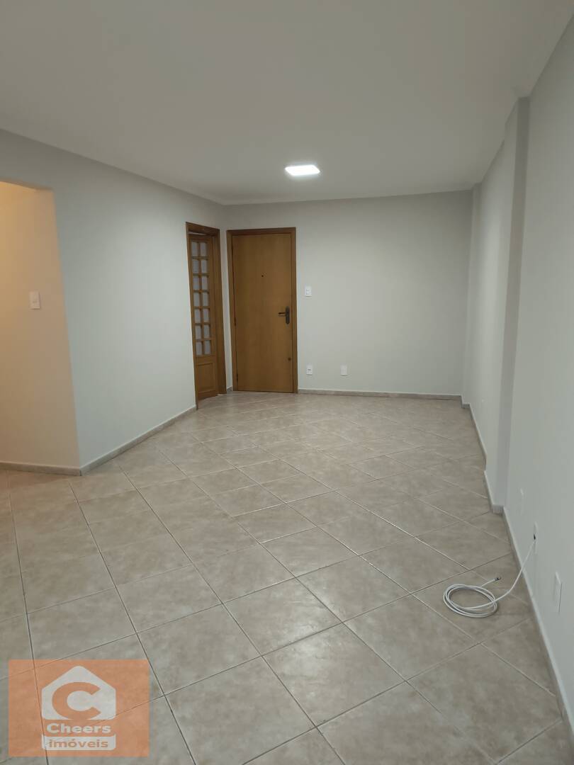 Apartamento à venda com 3 quartos, 108m² - Foto 2