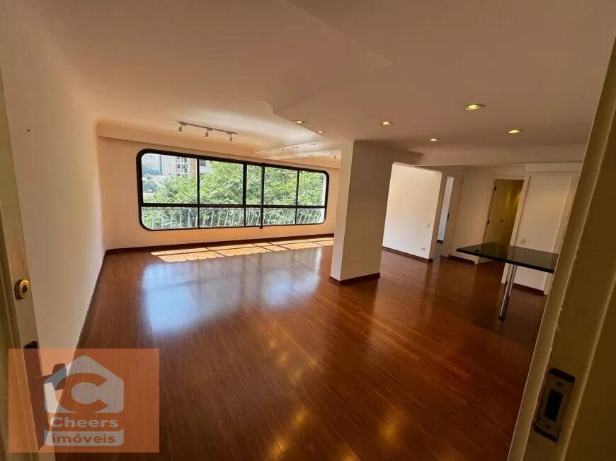 Apartamento para alugar com 3 quartos, 140m² - Foto 1