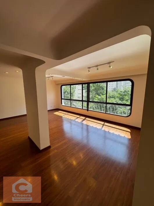 Apartamento para alugar com 3 quartos, 140m² - Foto 2