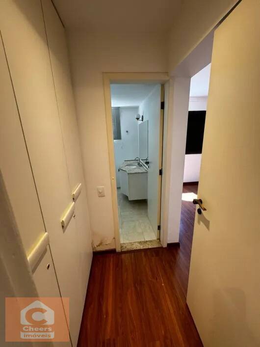 Apartamento para alugar com 3 quartos, 140m² - Foto 12