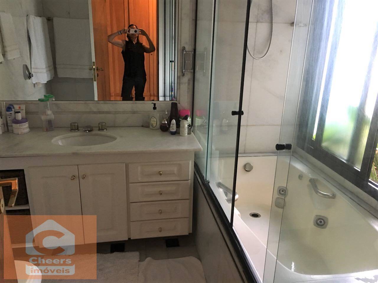 Apartamento para alugar com 3 quartos, 225m² - Foto 11